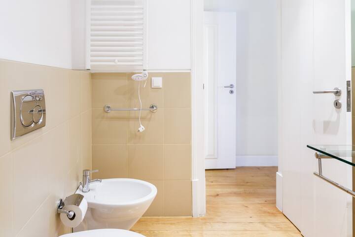 BEST LOCATION-18th Century Charming Apartment! gallery image 4