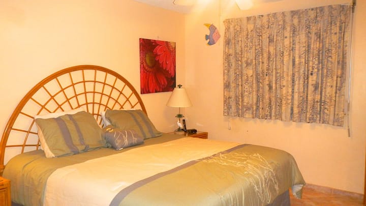 Habitación grande y privada con cama
tamaño king.