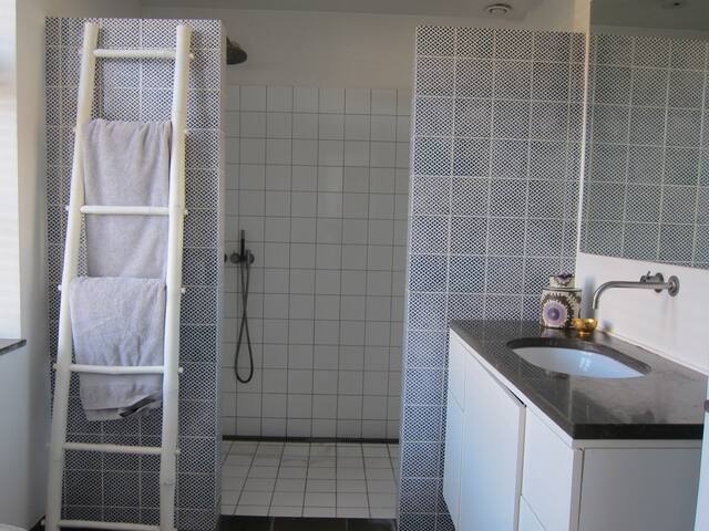 Vintage Copenhagen town house with garden gallery image 5