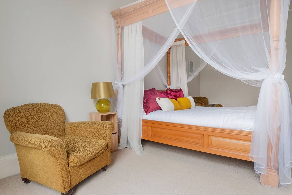 Large bedroom with king size poster bed
