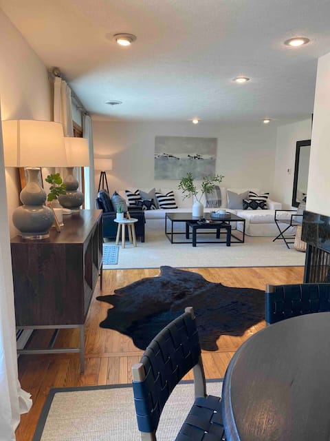Successful Airbnb property: Waterfront home sleeps 10 in Huron