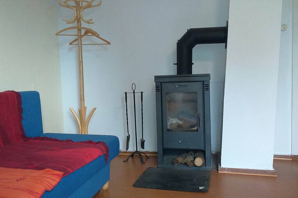 Gemütliche Atmosphäre am Kamin