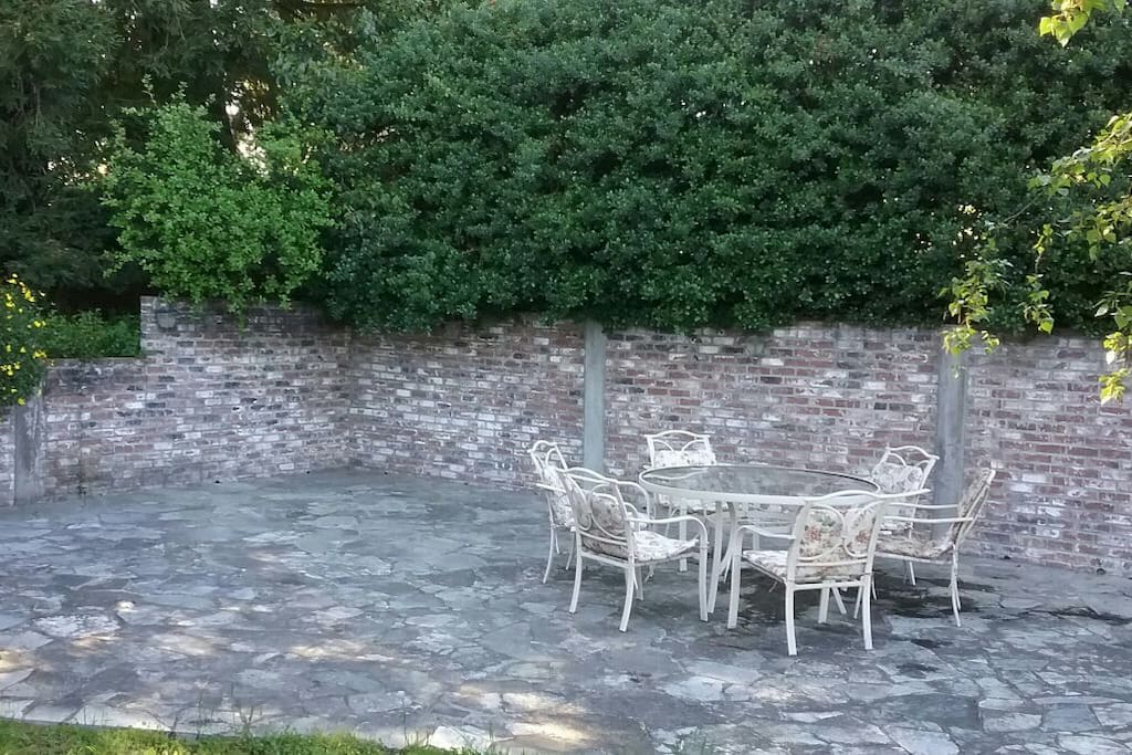 Additional outdoor sitting area