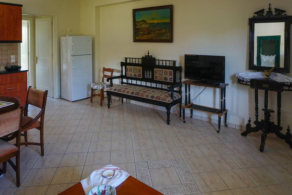 Living room/ family antiques