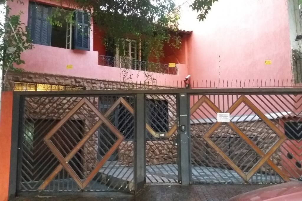 Vista frontal da casa
