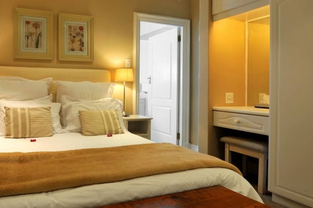 Main Bedroom en-suite with shower over bath.