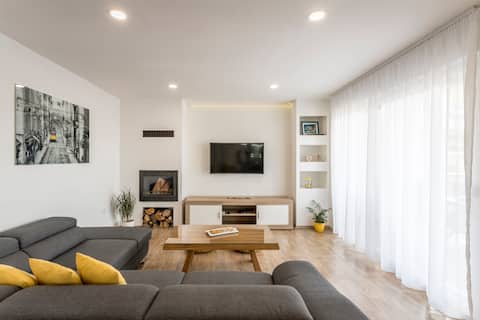 Popular Airbnb listing: Villa Beata,family oasis,pool, view ,12km to Split in Općina Klis