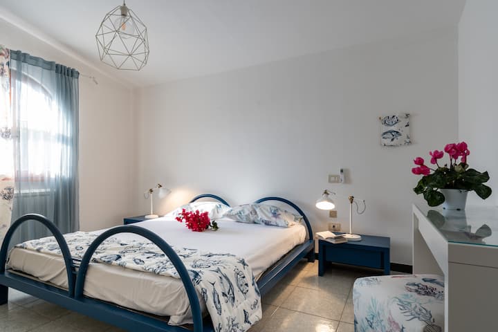 Habitación azul,  arriba