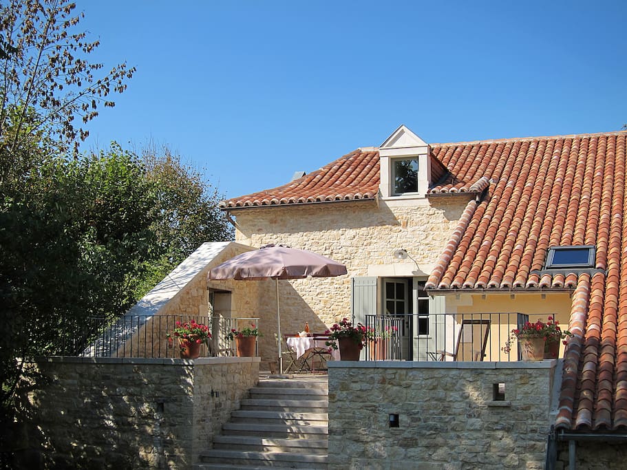 Extérieur et terrasse privée de la maison Chez Colette et Mimi