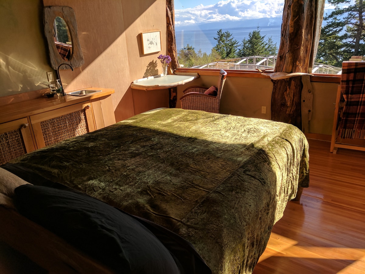 3rd bedroom (has outhouse)