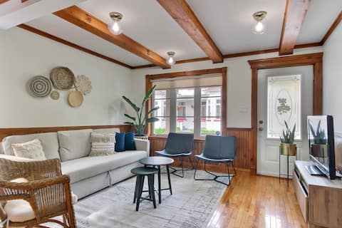 Top performing Airbnb: 1900 House – Comfort in Old Lévis in Desjardins