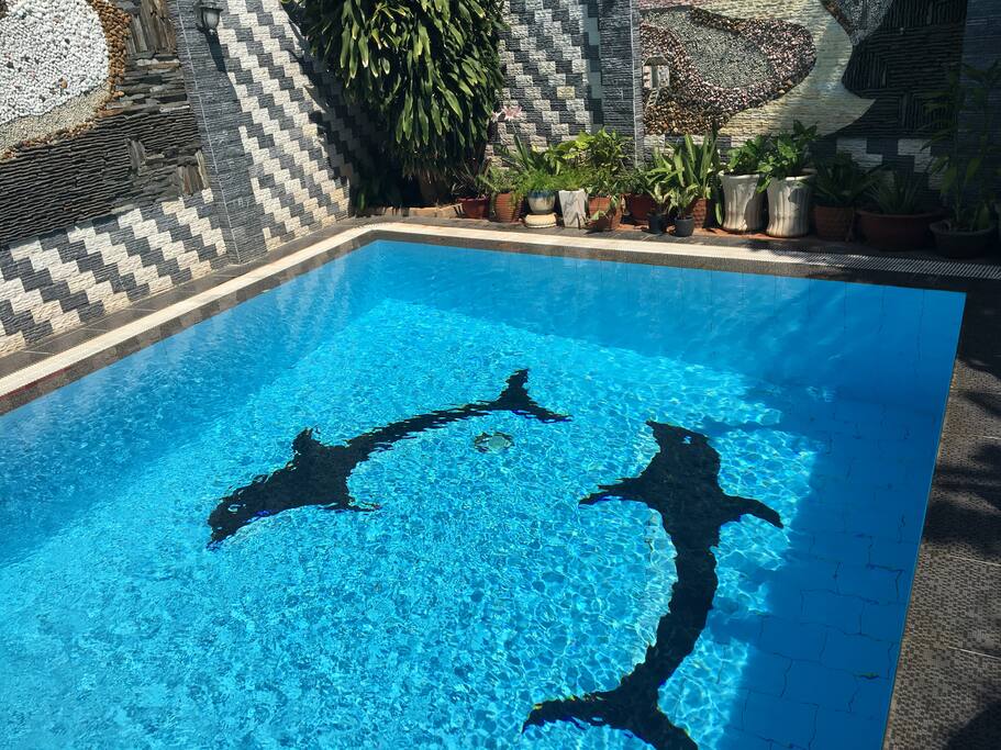 The villa has 5 bedrooms and swimming pool