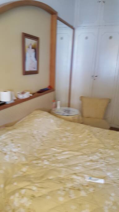 quarto com cama de casal