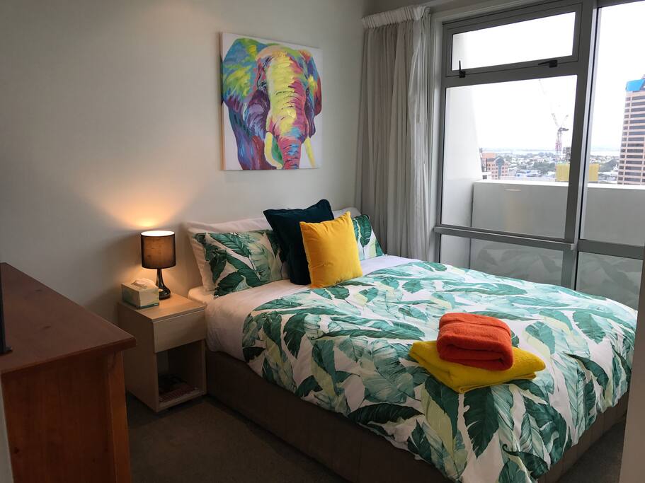 Queen bed with balcony
