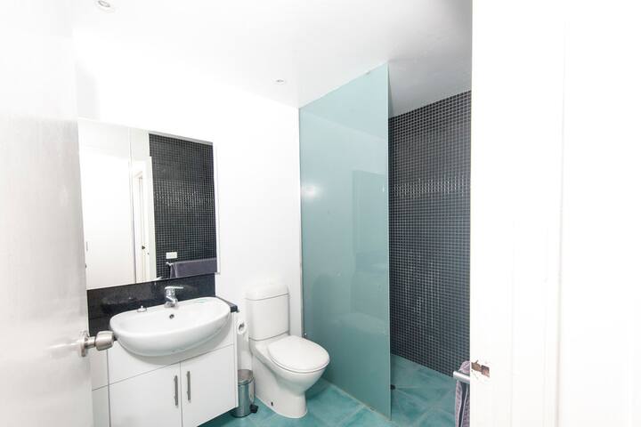 Lorne house- A Beach Retreat with a view gallery image 5