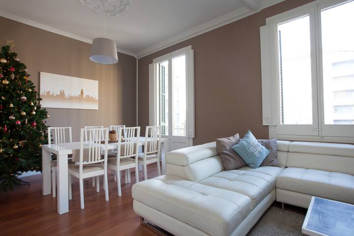 AMAZING & BRIGHT IN L´EIXAMPLE BLUE