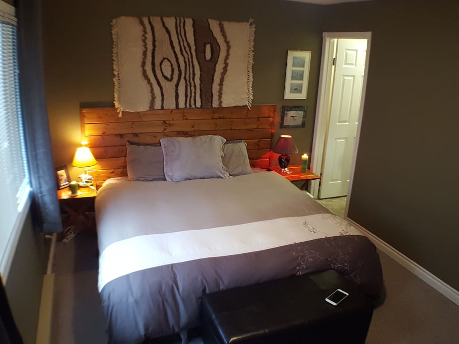 Master King bedroom c/w ensuite bathroom & shower