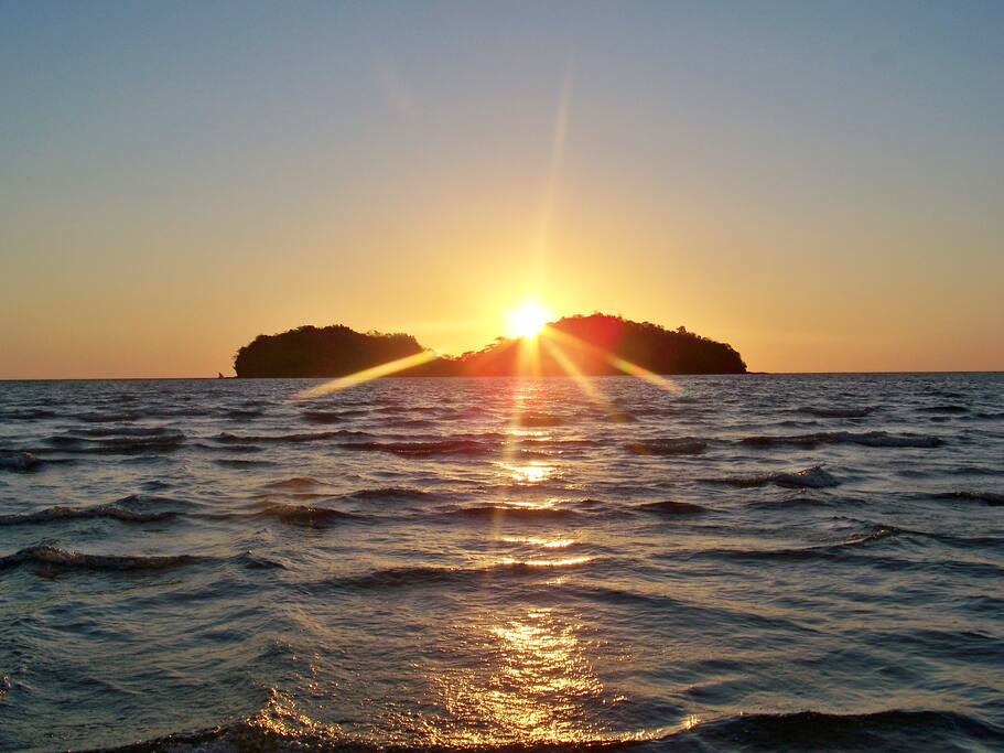 Vue sur la mer (couché de soleil)