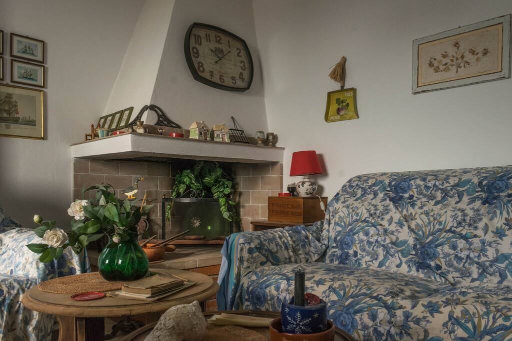 SALA DA PRANZO-DIVANO LETTO