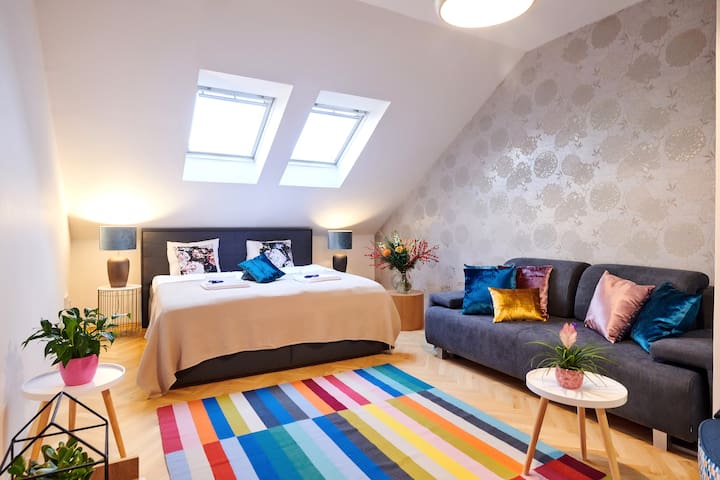 Modern 4-bedroom Lesser Town Apartment Nr.12