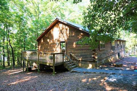 Spacious Lakefront Log Home Retreat