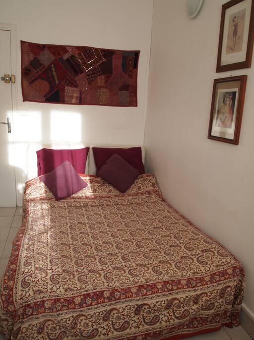 Twin bed