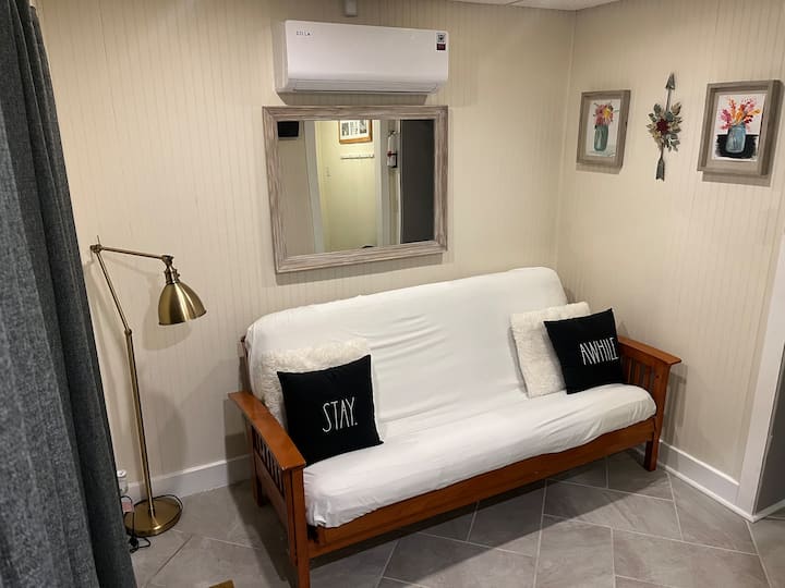 Private Suite: Clean, Quiet, Convenient Location - Tuscaloosa, AL