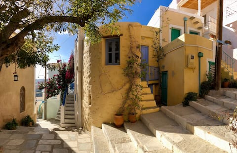 Shtëpia tradicionale e gurit mesjetar në "Ano Syros"