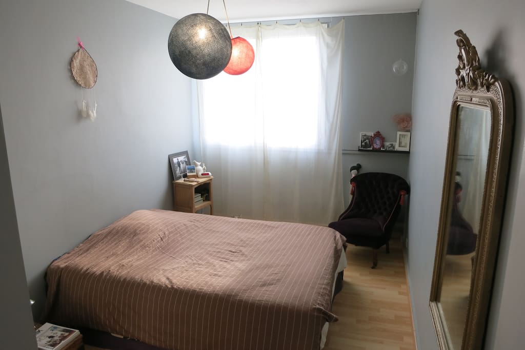 Chambre à louer avec placard