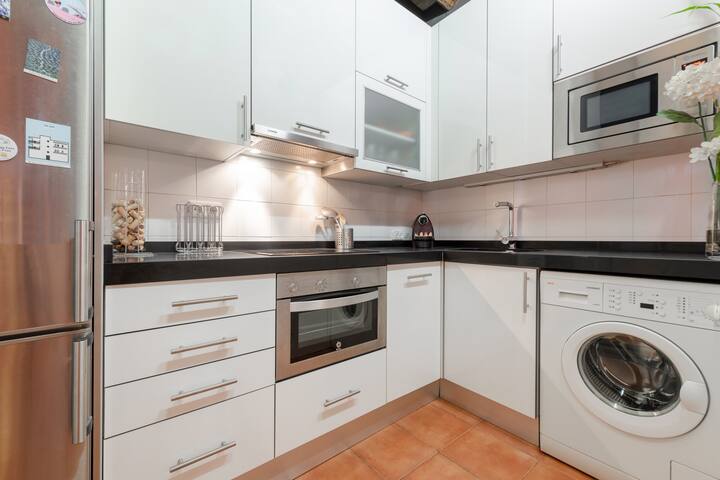 Duplex Terrace- 2BED 2BATH- CHUECA gallery image 3