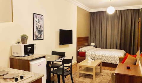 New Cozy, Modern Apt in a Great location in Amman!