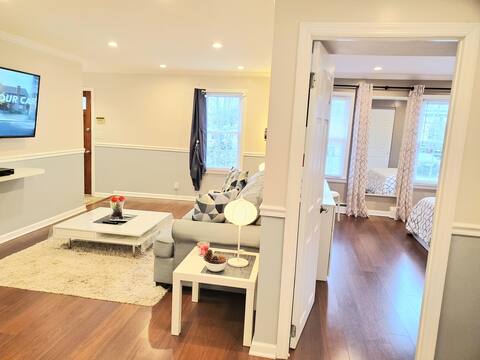Deluxe Retreat/5 min walk train/15 min JFK+parking