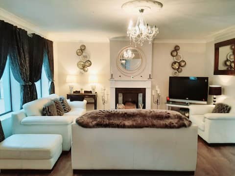 CHIC Townhouse,centrally located