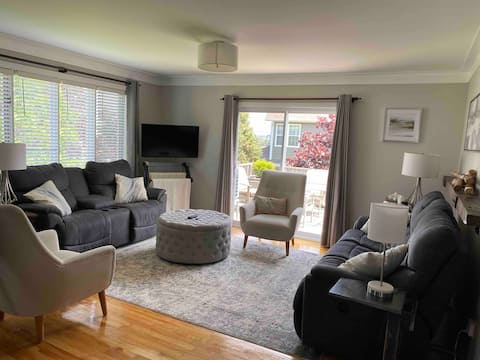 Comfy 3 BD home near downtown, beaches, golf!