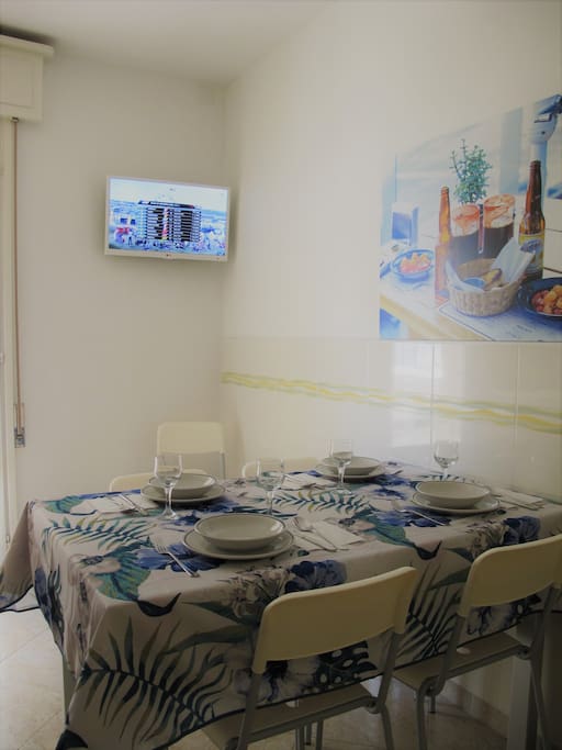 Cucina completa con TV-Sat e terrazzo