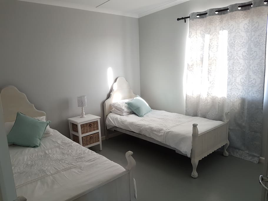 2nd Bedroom with two single beds
