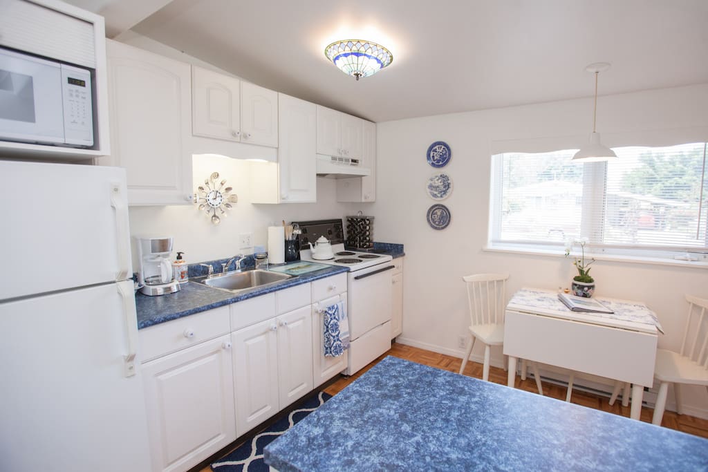 microwave, stove, oven,coffee maker