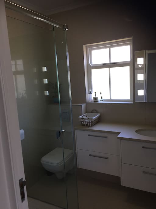 2nd bathroom leading on from 2 spare rooms