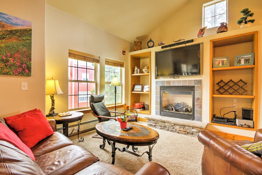 Warm up next to the gas fireplace as you watch a movie on the flat-screen cable TV.