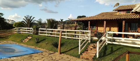 Chalet, pool area and lounge. Sítio das Torres