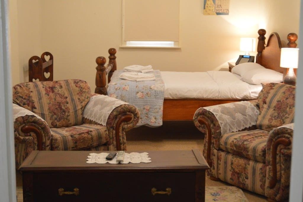 Queen room