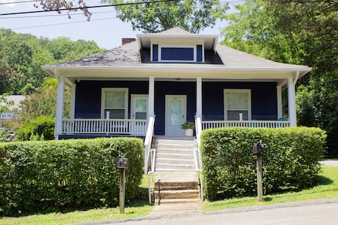 ☆ The Blue Bungalow Downtown (B) - Very Clean!