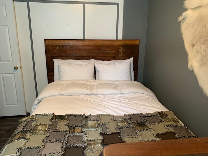 Super comfortable Queen bed with all the blankets and pillows you need