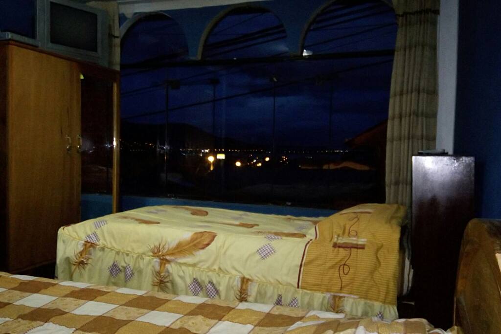 Habitación con vista a la ciudad