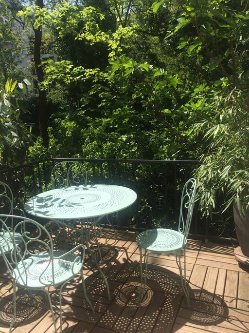 Terrasse privée avec vue dégagée Table pour 4
Private terrace with an open view
Table for 4