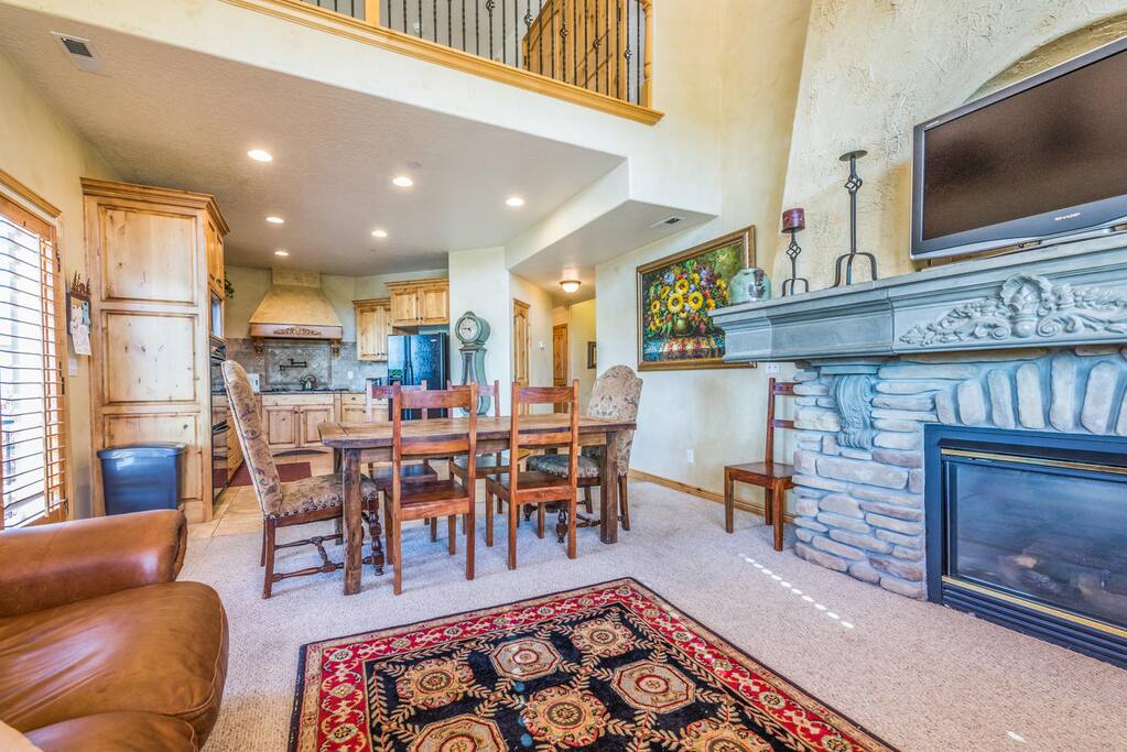 Utah Lodging / C505 / Main Level / Living