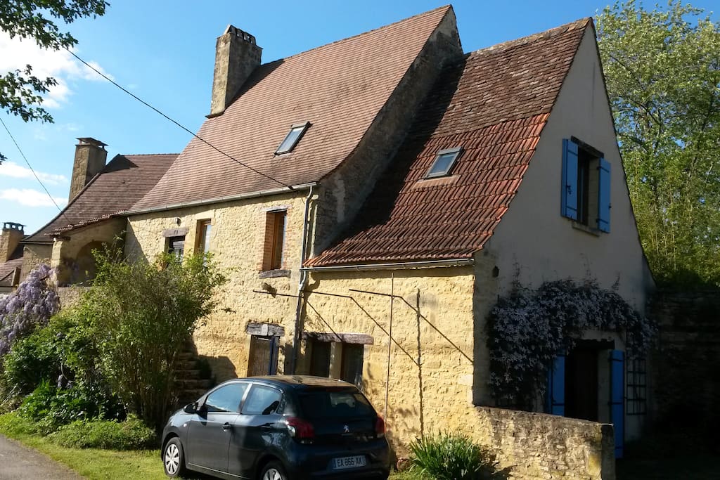 Attractive stone cottage on a quiet lane