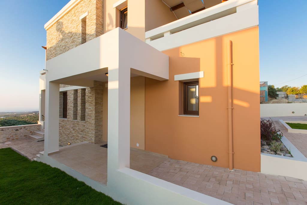 Impressive entrance to villa