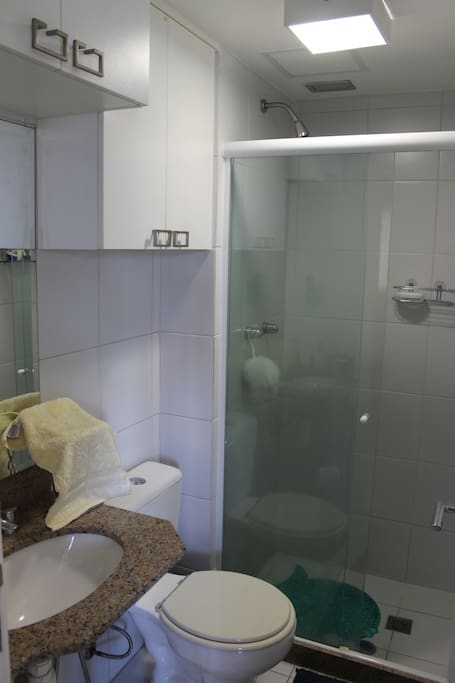 Banheiro exclusivo para hóspedes.
