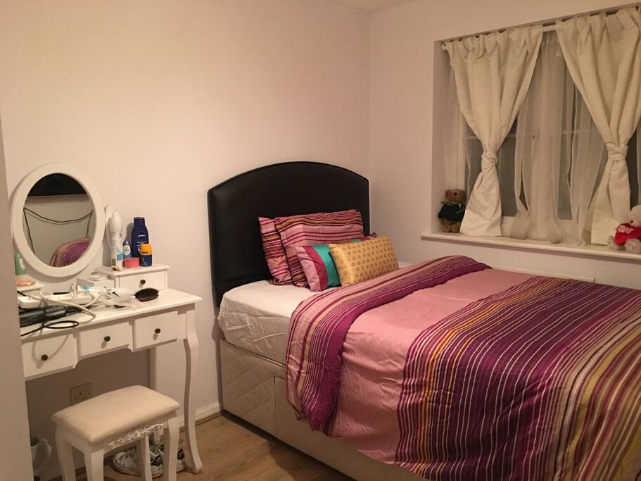 2nd bedroom
